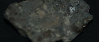 ​ Алмаз. Фото октаэдрического кристалла. Якутия ​