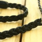 Chokers on the neck: photos of women&#39;s and men&#39;s. How to make chokers from beads, leather, lace, headphones, necklaces with a ring 