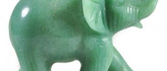 Elephant figurine made of green aventurine