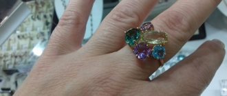 кольцо Соколов с 5 камнями на пальце