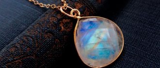 pendant with moonstone