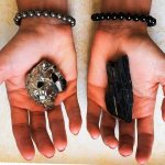 На какой руке носить браслет из камней
