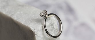 помолвочное кольцо с крупным бриллиантом