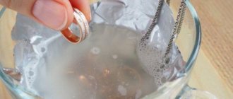 Soda and foil - How to clean gold at home